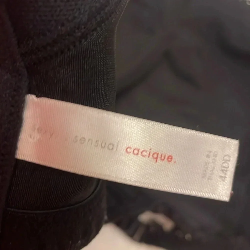 Cacique Black‎ Embroidered Scalloped Plunge Bra